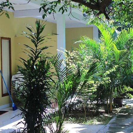 Three V Homestay Kuta  Buitenkant foto