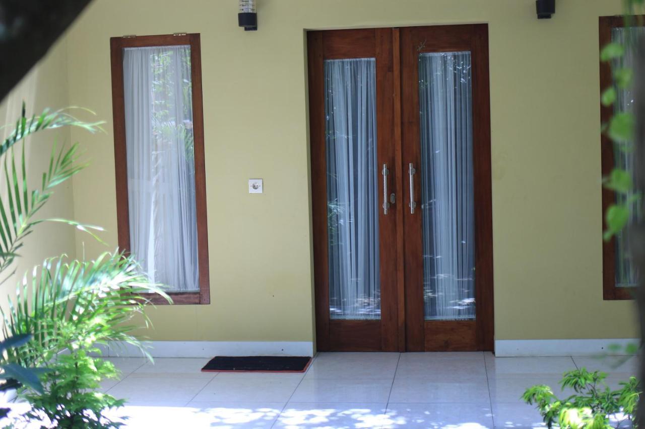 Three V Homestay Kuta  Buitenkant foto
