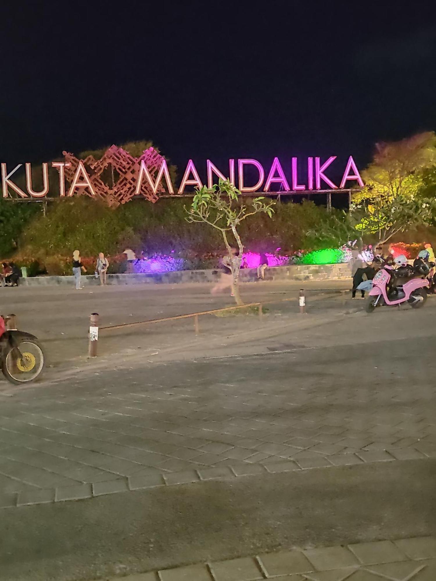 Three V Homestay Kuta  Buitenkant foto