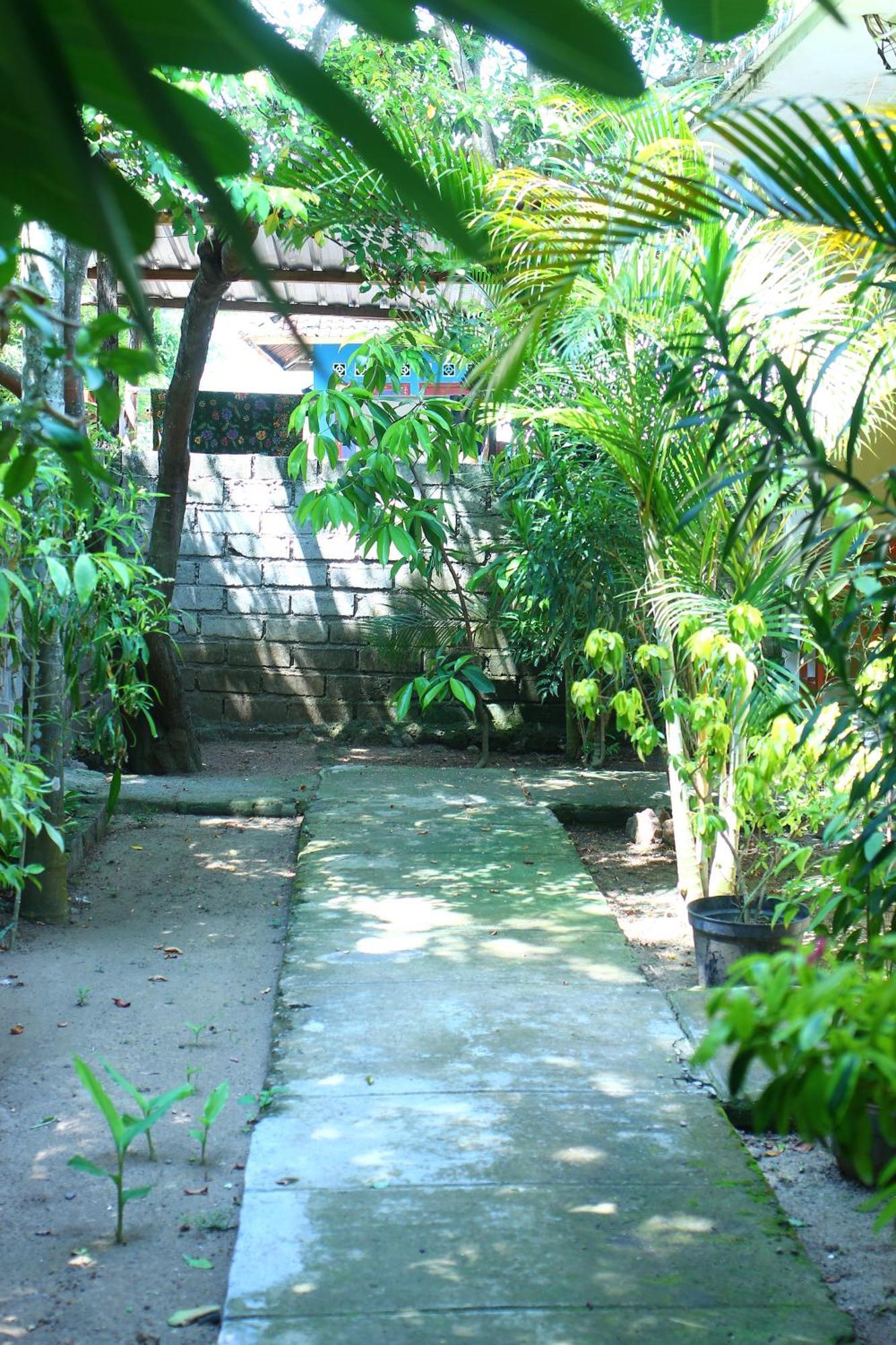 Three V Homestay Kuta  Buitenkant foto