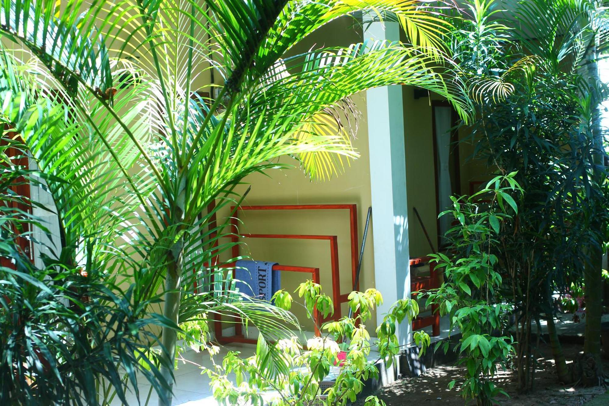 Three V Homestay Kuta  Buitenkant foto