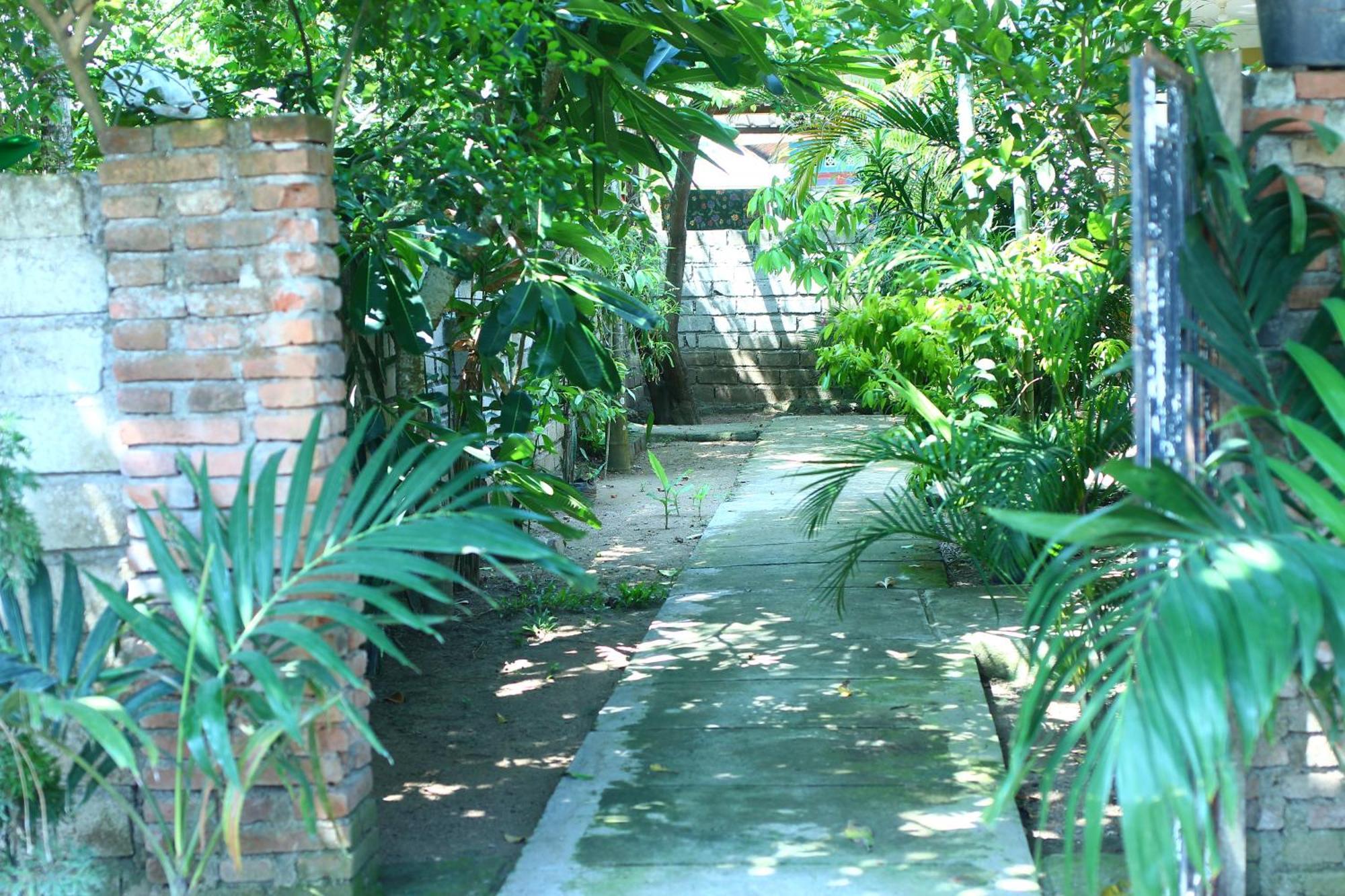 Three V Homestay Kuta  Buitenkant foto
