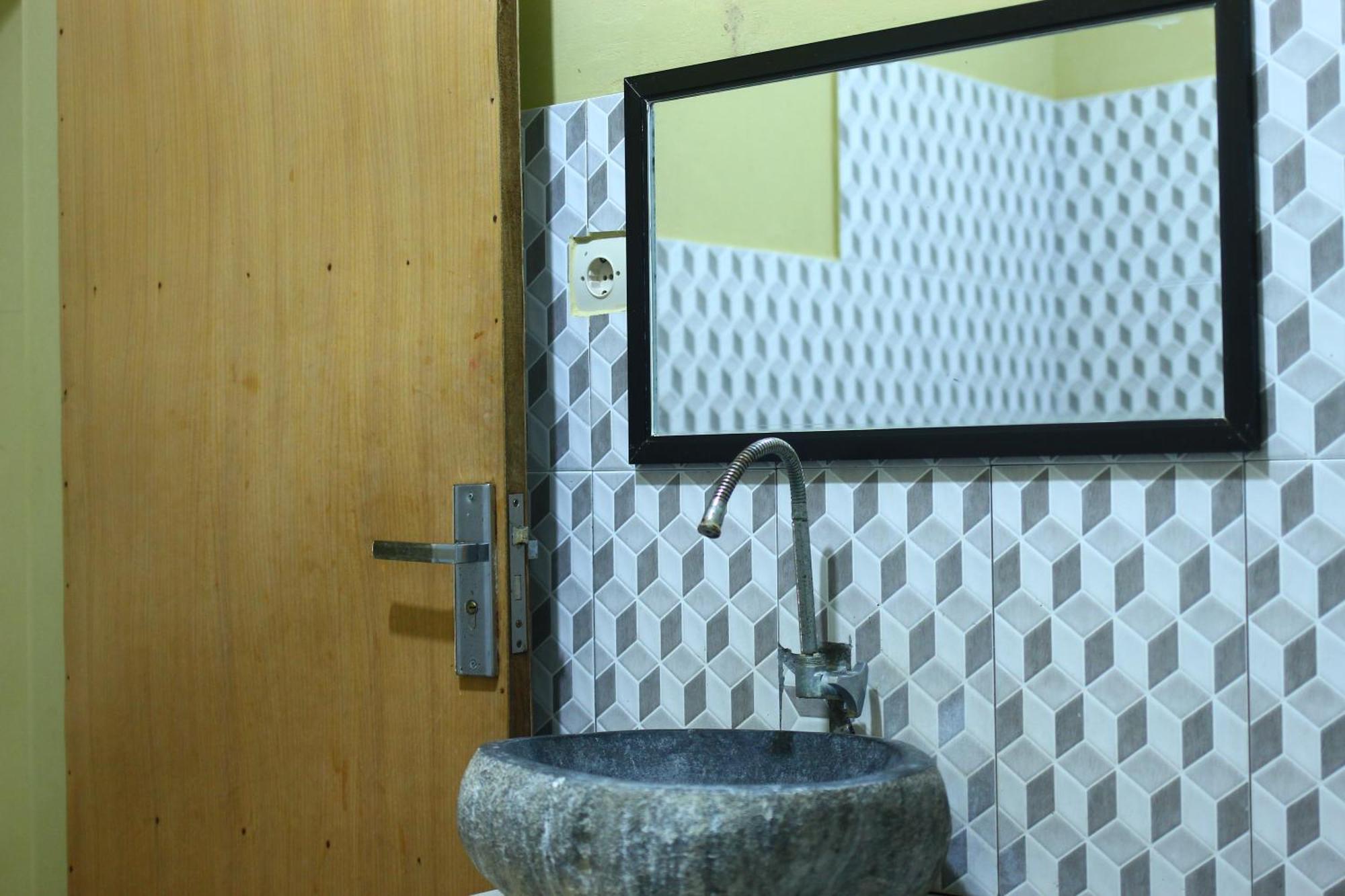 Three V Homestay Kuta  Buitenkant foto
