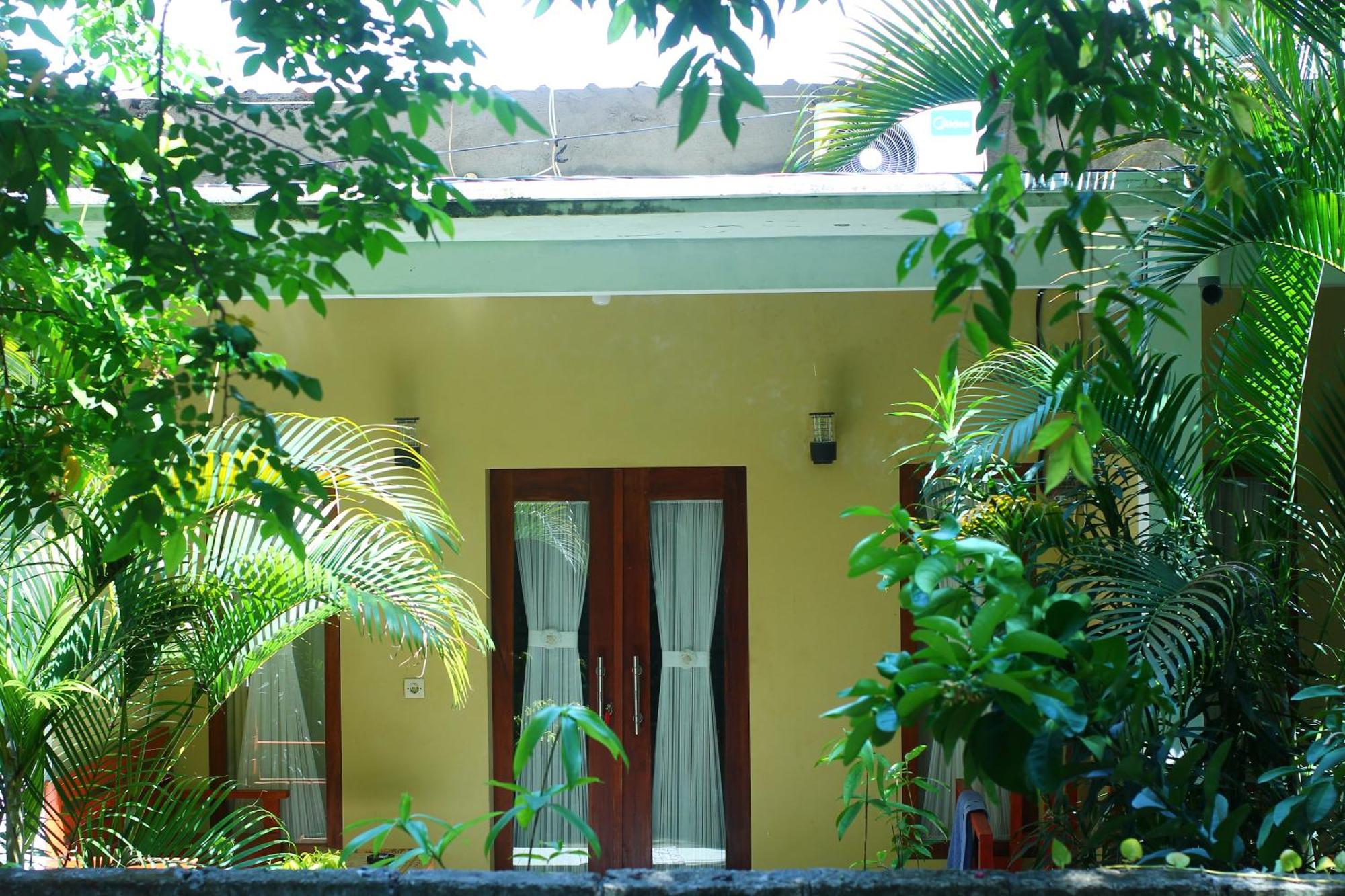 Three V Homestay Kuta  Buitenkant foto