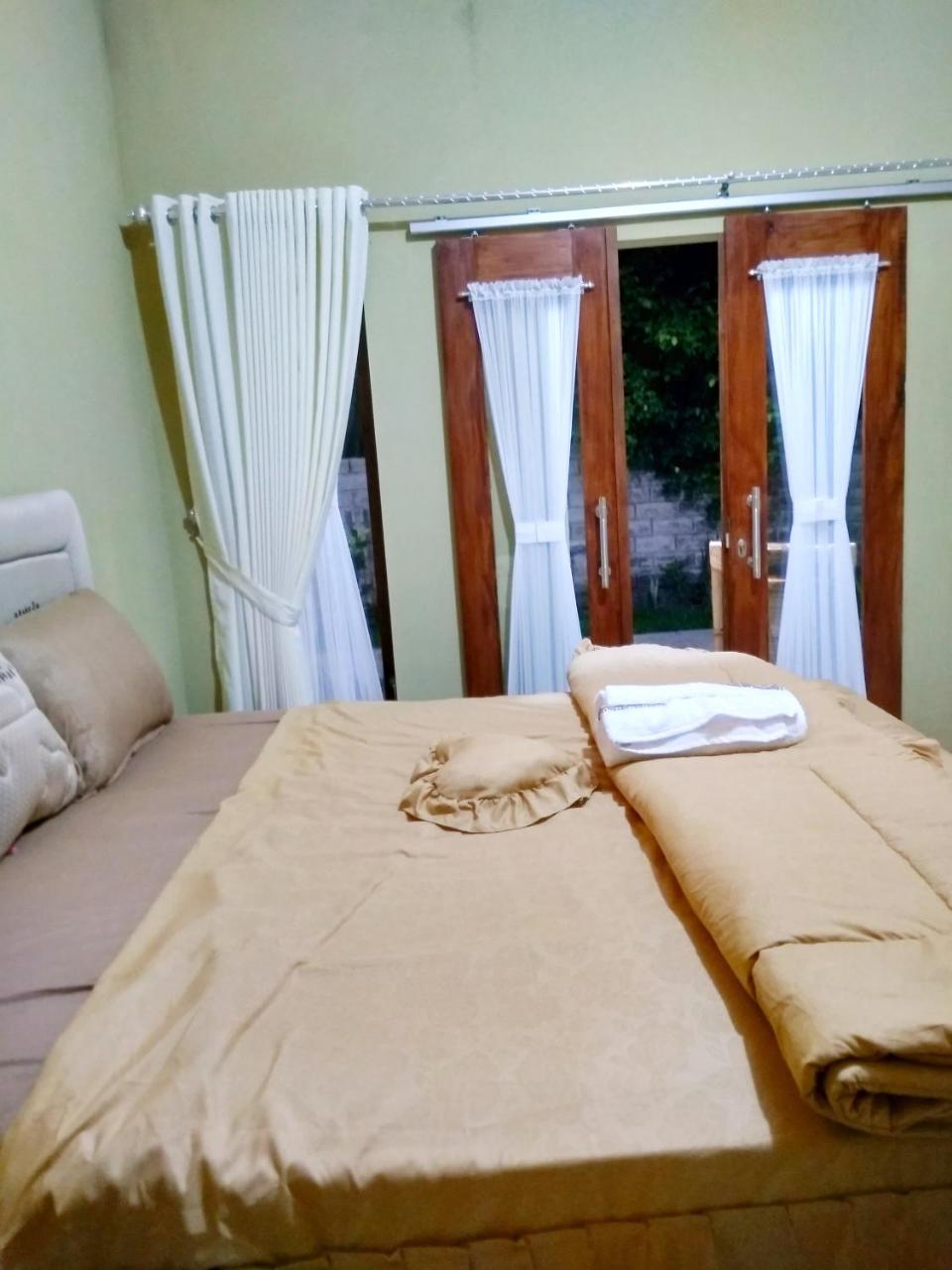 Three V Homestay Kuta  Buitenkant foto